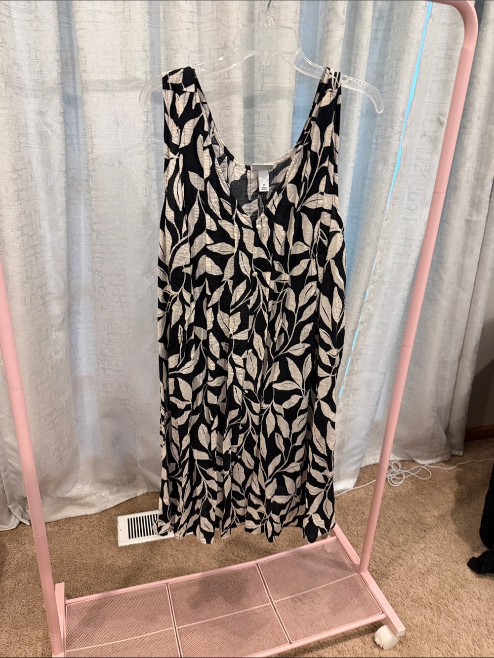 Sleeveless Black & White Leaf Print Dress